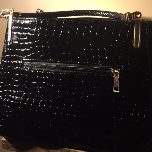 Black new bag gold accents. Multi pocket! - Picture 4 of 5